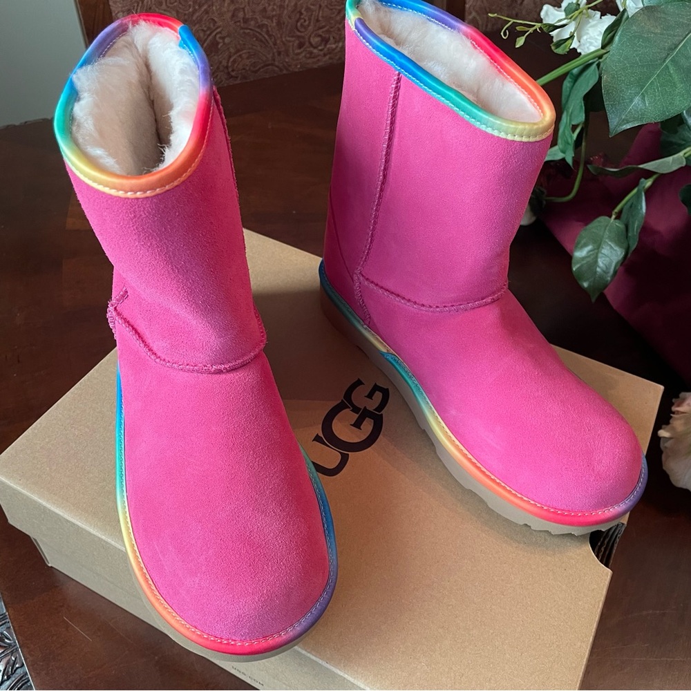New UGGS kids girls size 5